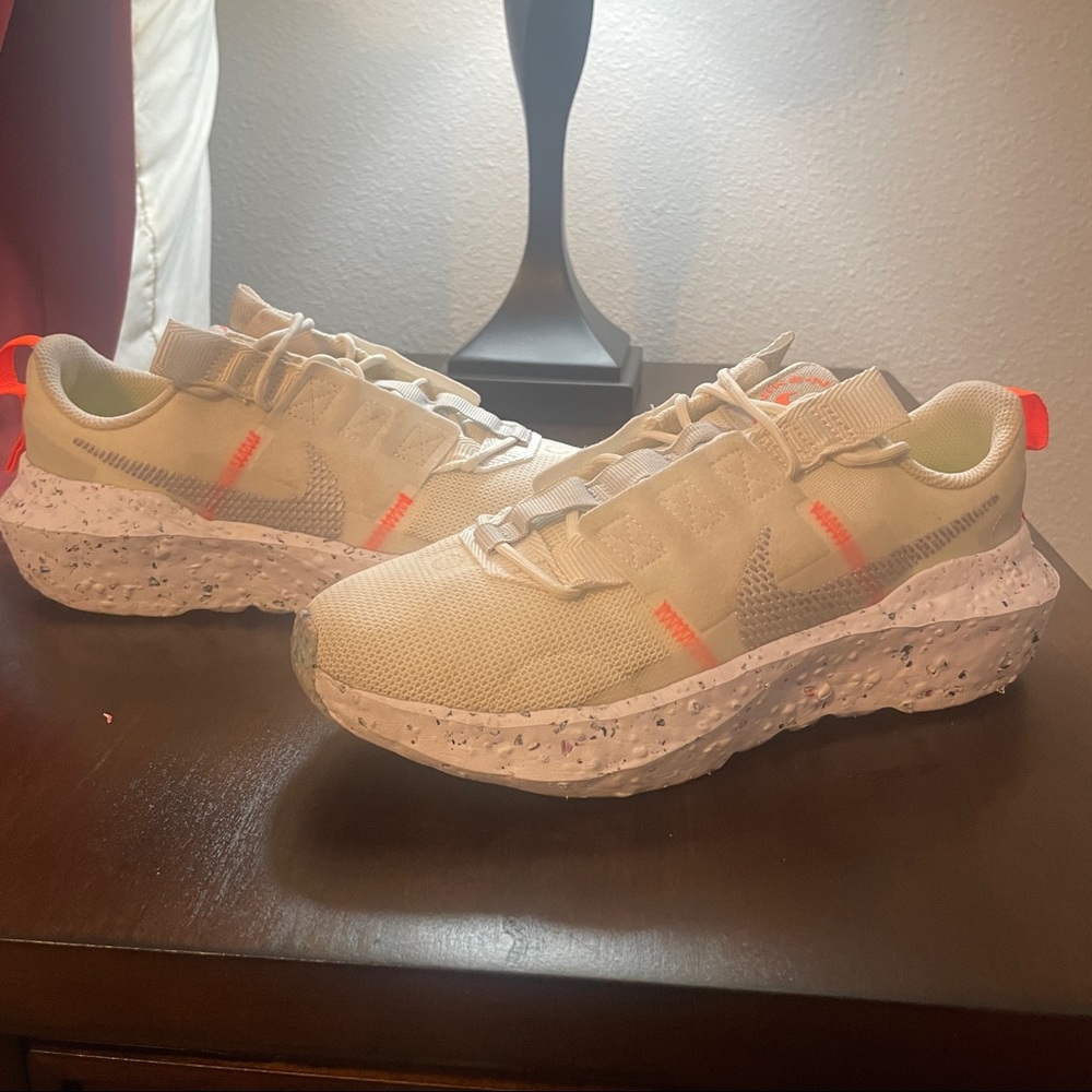 Nike crater impact “summit white”